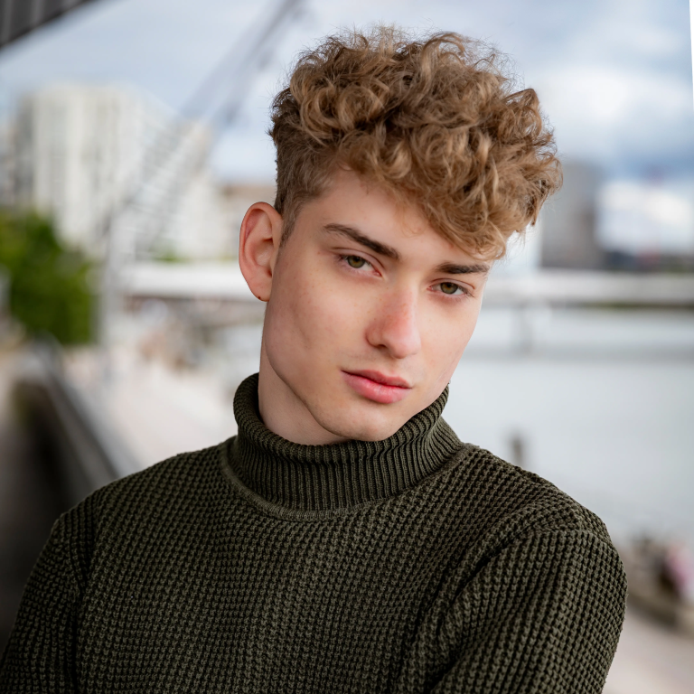 Professionelles Bewerbungsfoto mit ruhigem Ausdruck